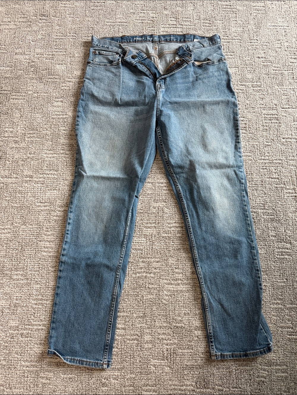 Old Navy Straight-Leg Jeans in Light Blue Wash
